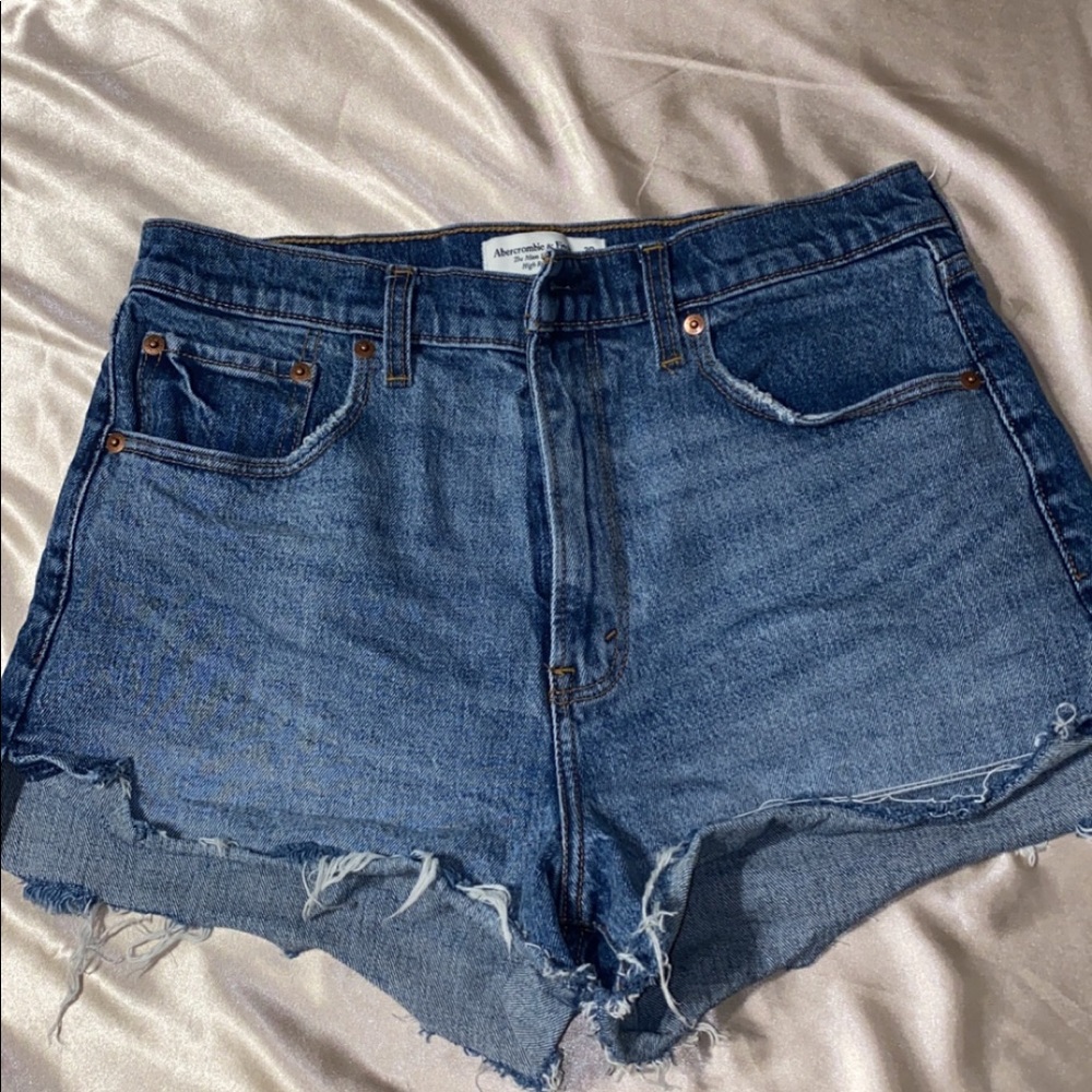 Abercrombie | denim | The mom short | high rise | size 10/30